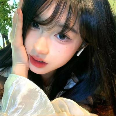 黑衣女孩